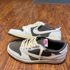 Jordan 1 Low - Travis Scott Reverse Mocha - size 11.5